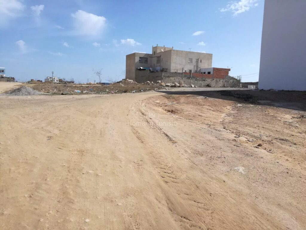 Terrain Industriel à Vendre à Sidi Abdelhamid