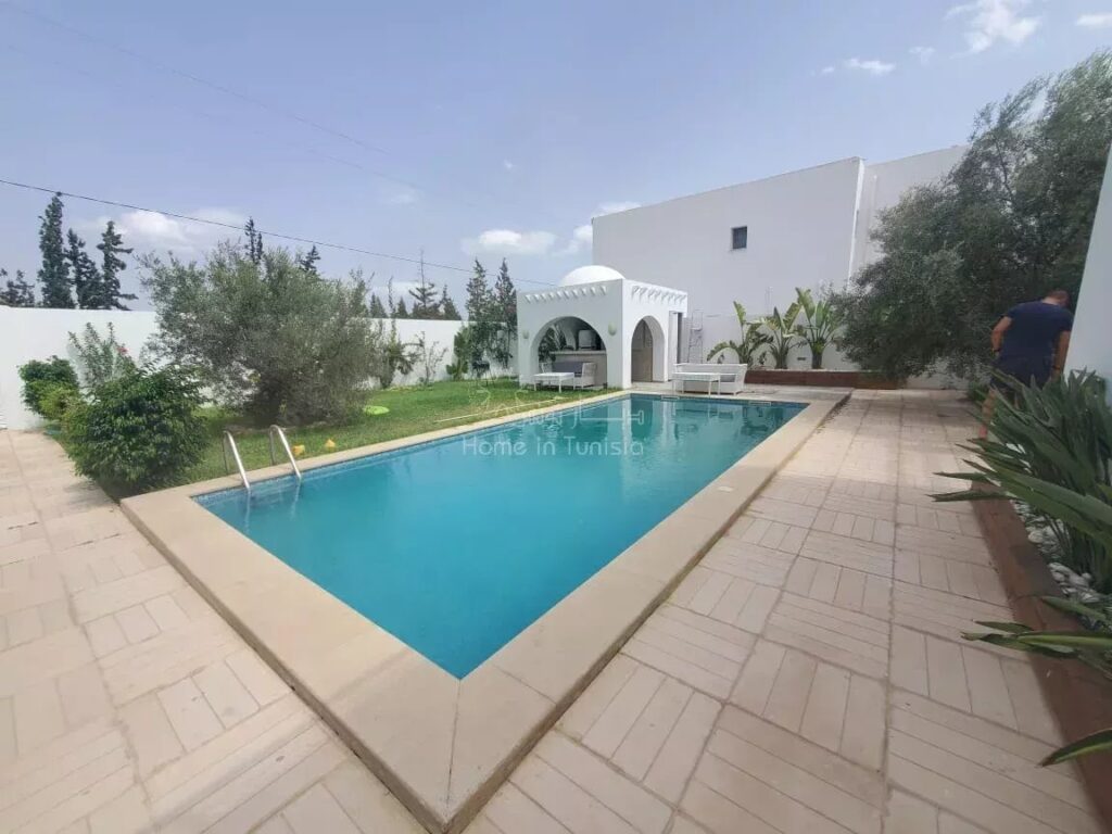 A VENDRE : BELLE VILLA À HAMMAMET AVEC PISCINE