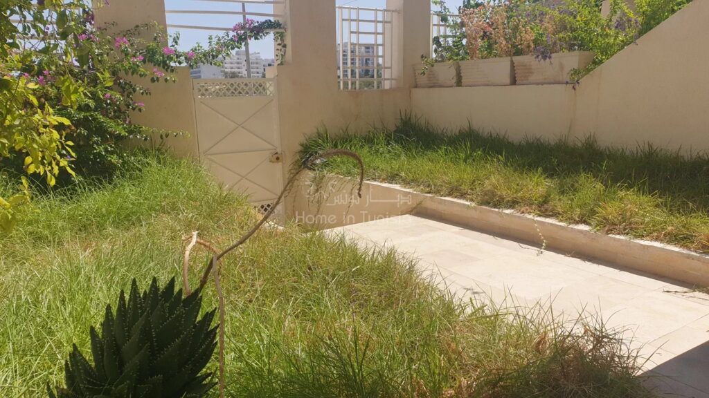 Beau Duplex Pieds dans l&rsquo;Eau à Vendre – Hammam Sousse