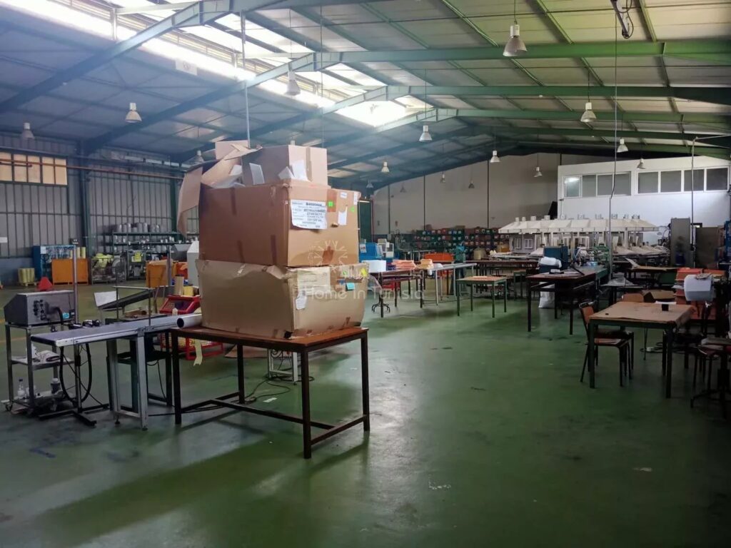Usine à vendre à la zone industrielle Grombalia