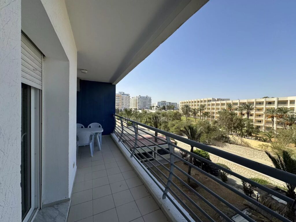 Charmant Appartement S+2 avec Vue Panoramique en Résidence Pieds dans l’Eau – Zone Touristique Sousse