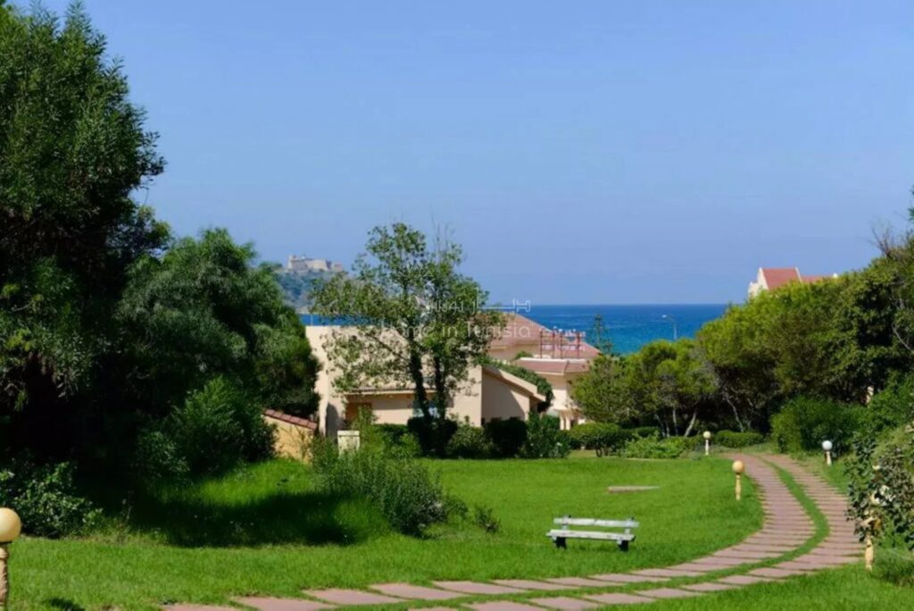 S + 1 of 78 m2 furnished furnished located in edge of sea of ​​a very nice residence with garden swimming pool terrace