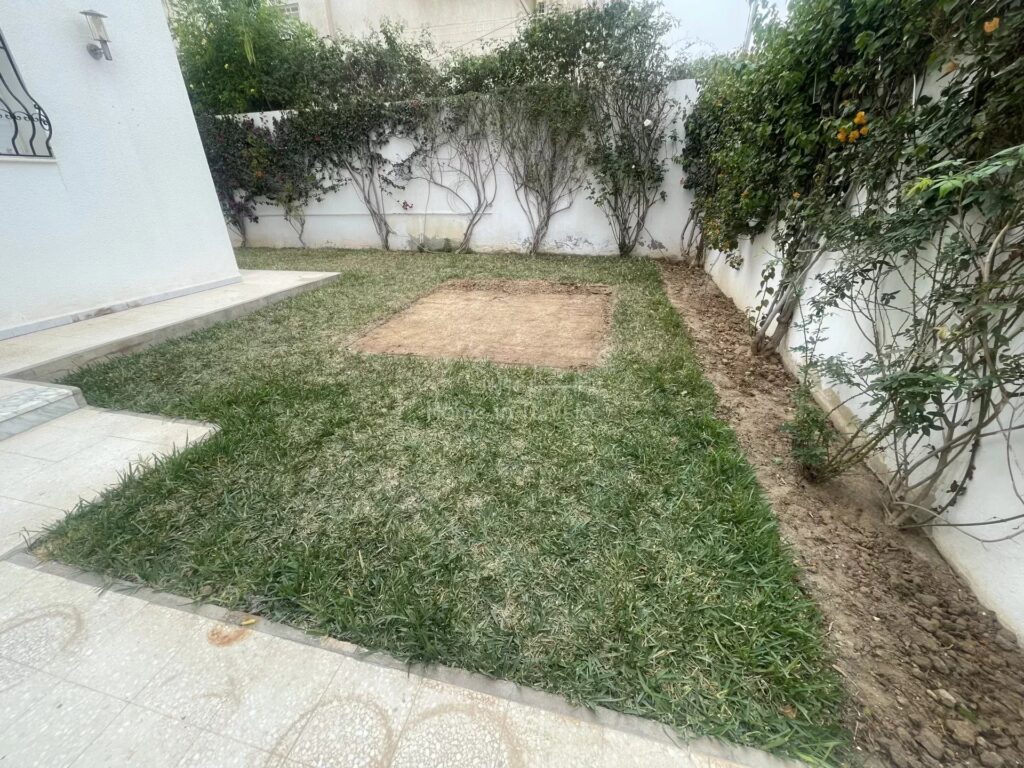 À Vendre : Spacieuse Villa Indépendante à Sahloul 3