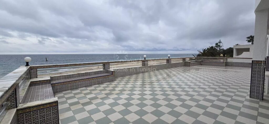 Villa d&rsquo;exception en front de mer avec vue panoramique