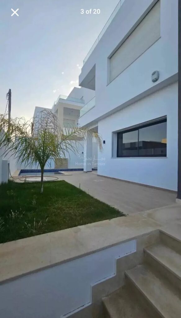 À vendre – Élégante villa triplex S+4 neuve avec piscine et vue mer – Hammamet Nord