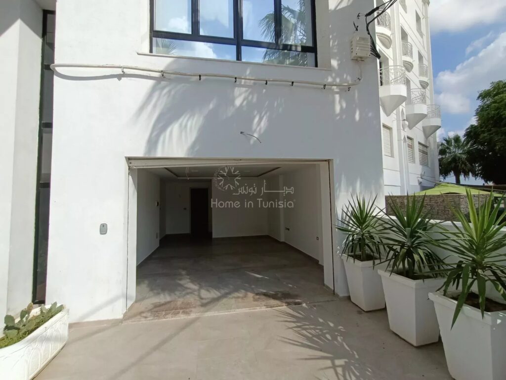 À Louer : Local Commercial au Rez-de-Chaussée à Sahloul 2