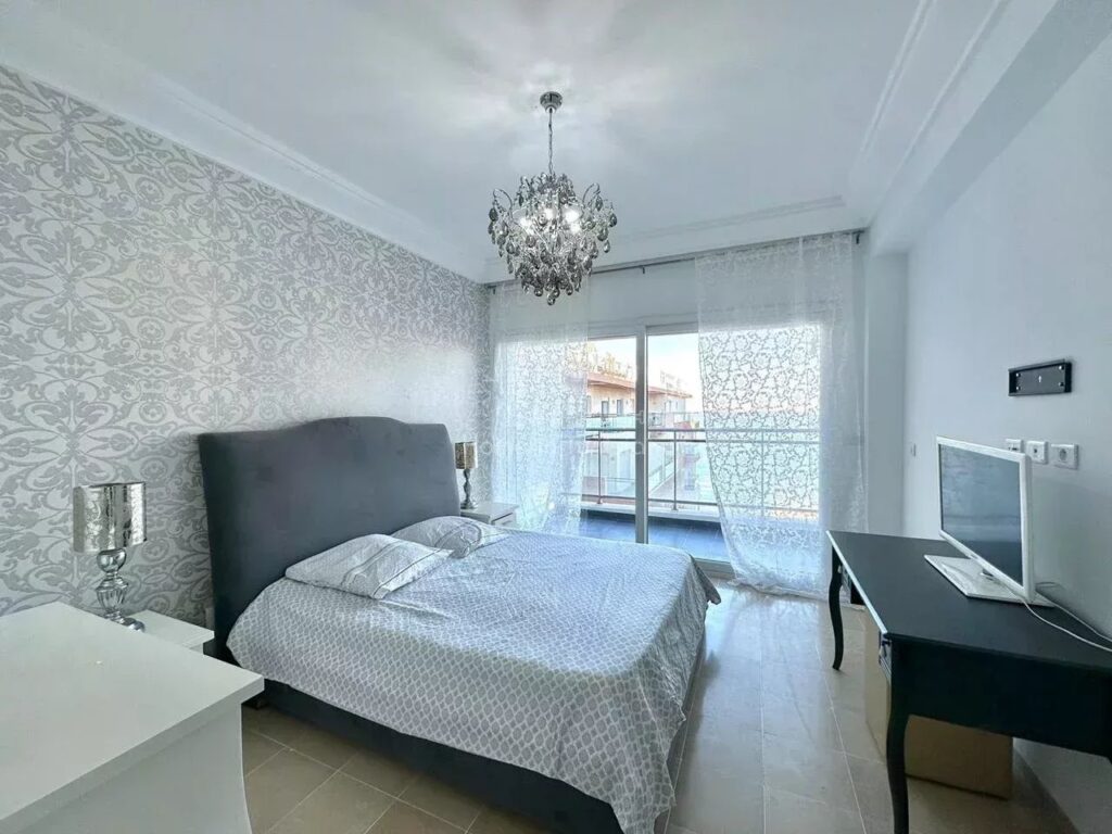 S+3 pieds dans l&rsquo;eau meublé