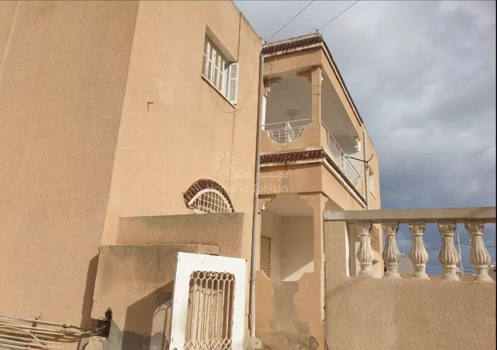 Immeuble R+1 a vendre a cité taamir Sousse