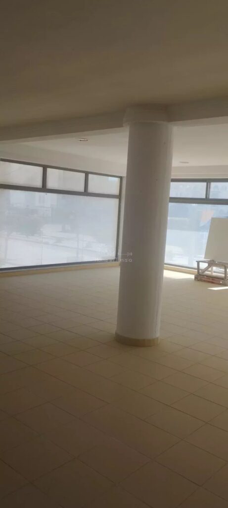 À Vendre : Salle d&rsquo;Exposition – 2 Étages, Superficie 262 m²