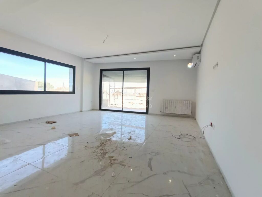 A vendre appartement S+3 en Construction, Vue Mer Exceptionnelle à Chott Mariem