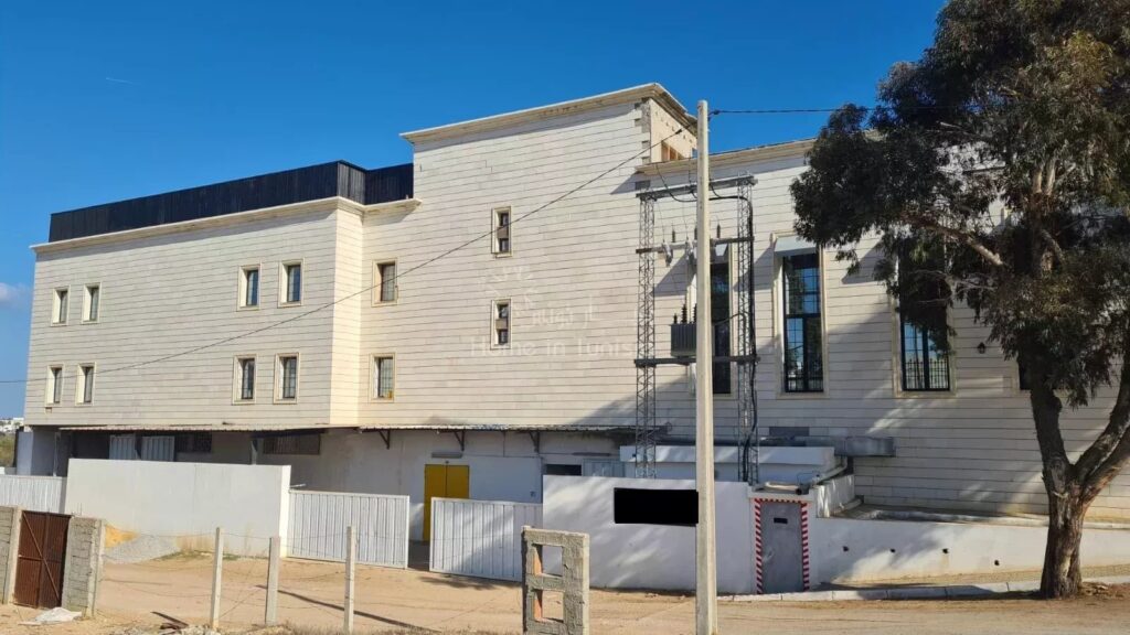 Show room OU LOCAL INDUSTRIEL à Akouda