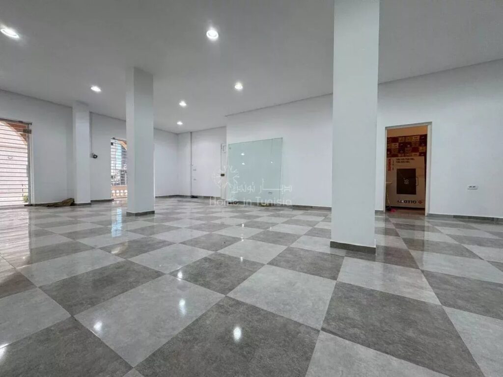 للبيع: محل تجاري فارغ – 100 متر مربع – منطقة سياحية حمام سوسة