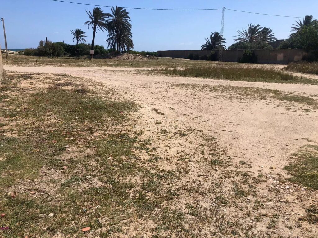 À Vendre Terrain Constructible Jumelé – Deuxième Position de la Mer, Sousse