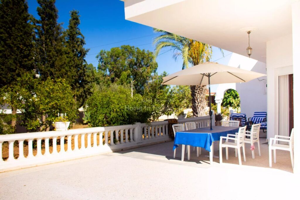 À vendre : Somptueuse Demeure à Vendre à Ouerdenine, Monastir