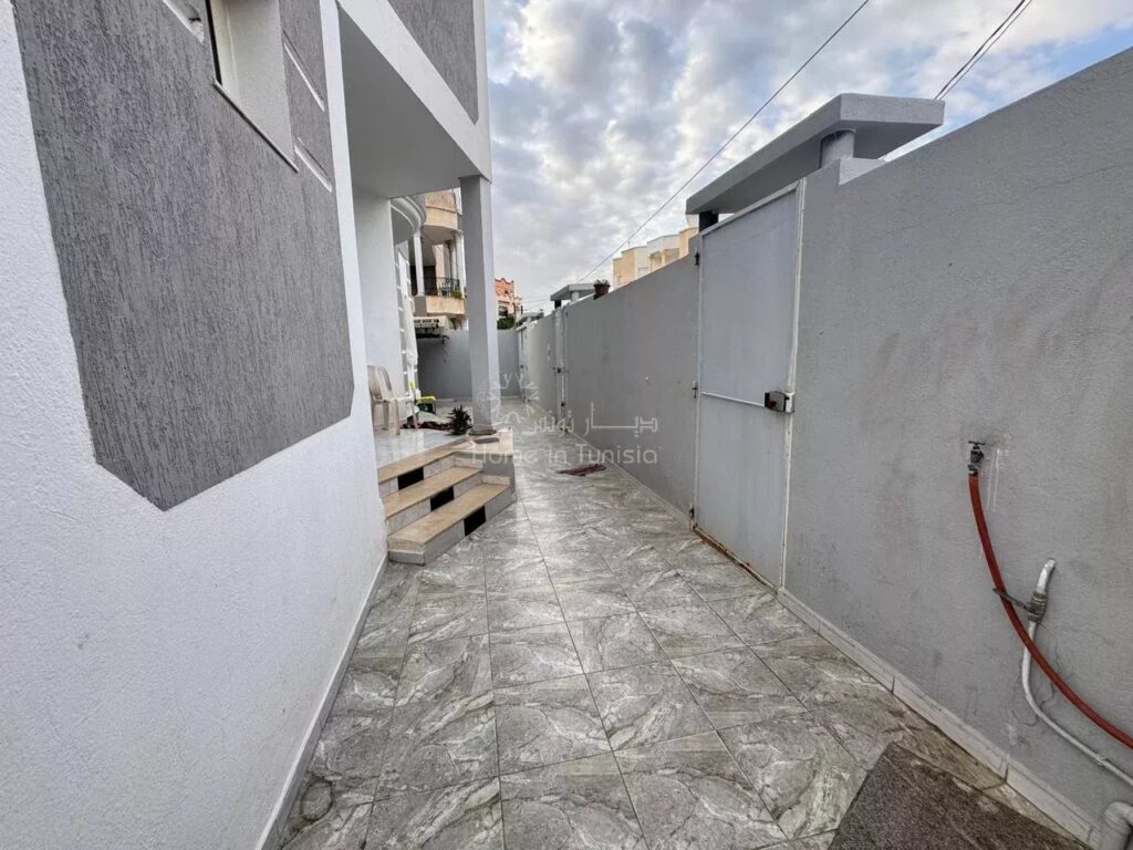 للبيع بناية