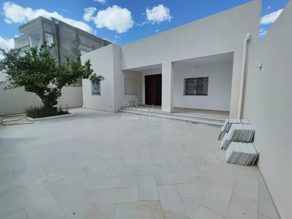 À Vendre – Villa spacieuse à Khzema