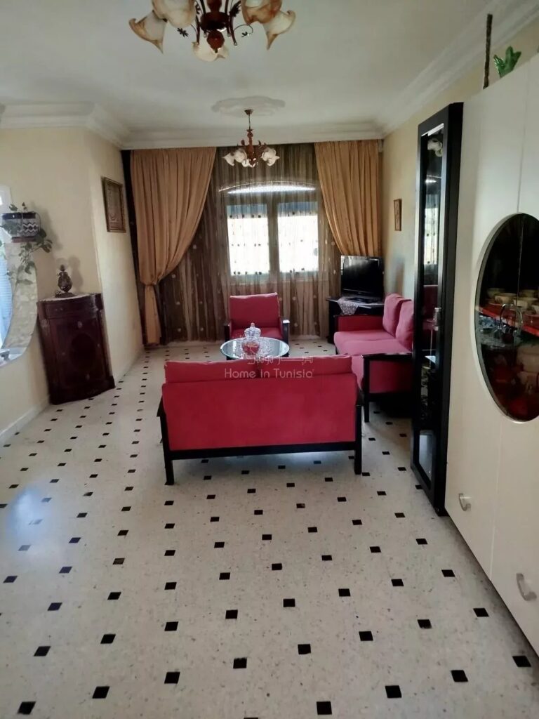 A vendre un appartement S+4 à corniche