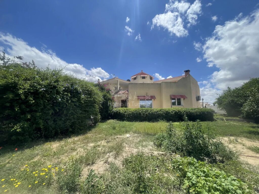 À Vendre – Villa avec Grand Terrain à Kalaa Kbira (Route de Kondar)