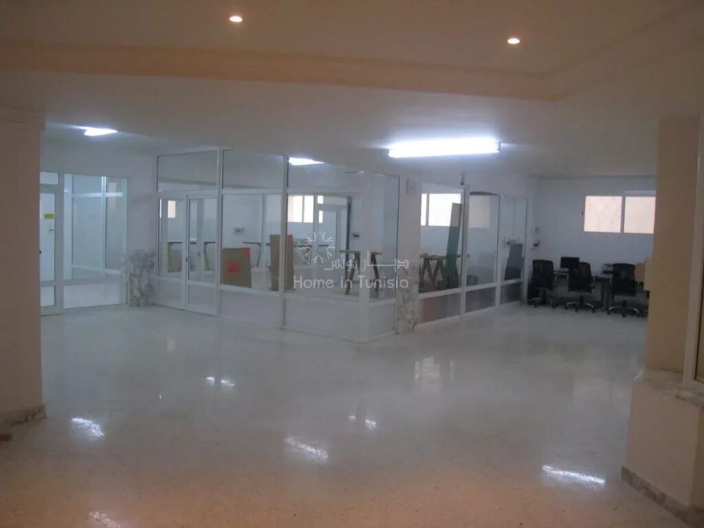 Open Space Lumineux de 250 m² à Louer dans un Quartier Prisé