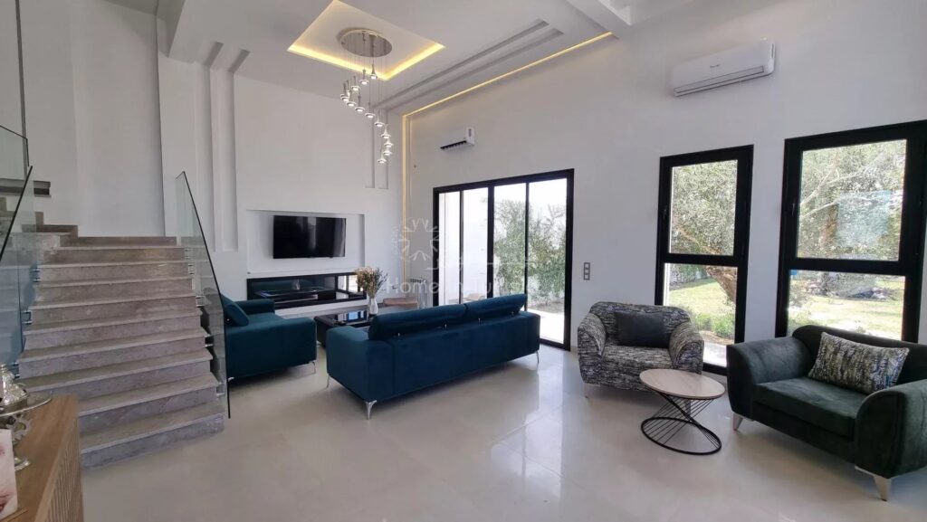 Villa de Luxe avec Piscine à Chott Meriem – Votre Oasis Estivale Attend