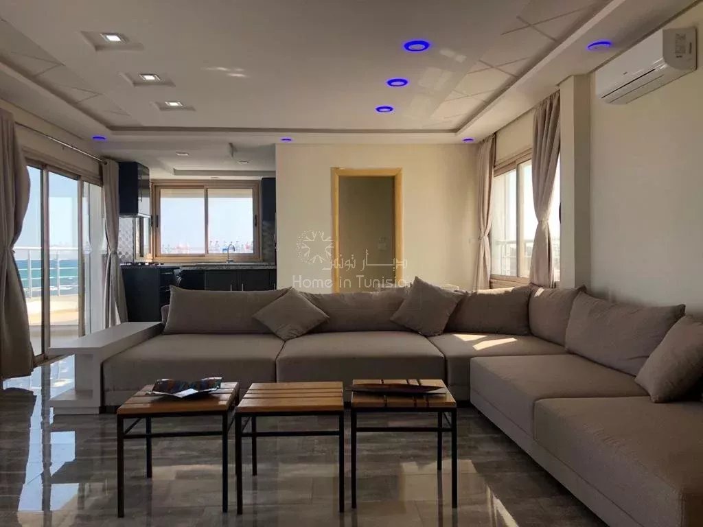 SOMPTUEUSE VILLA FRONT MER