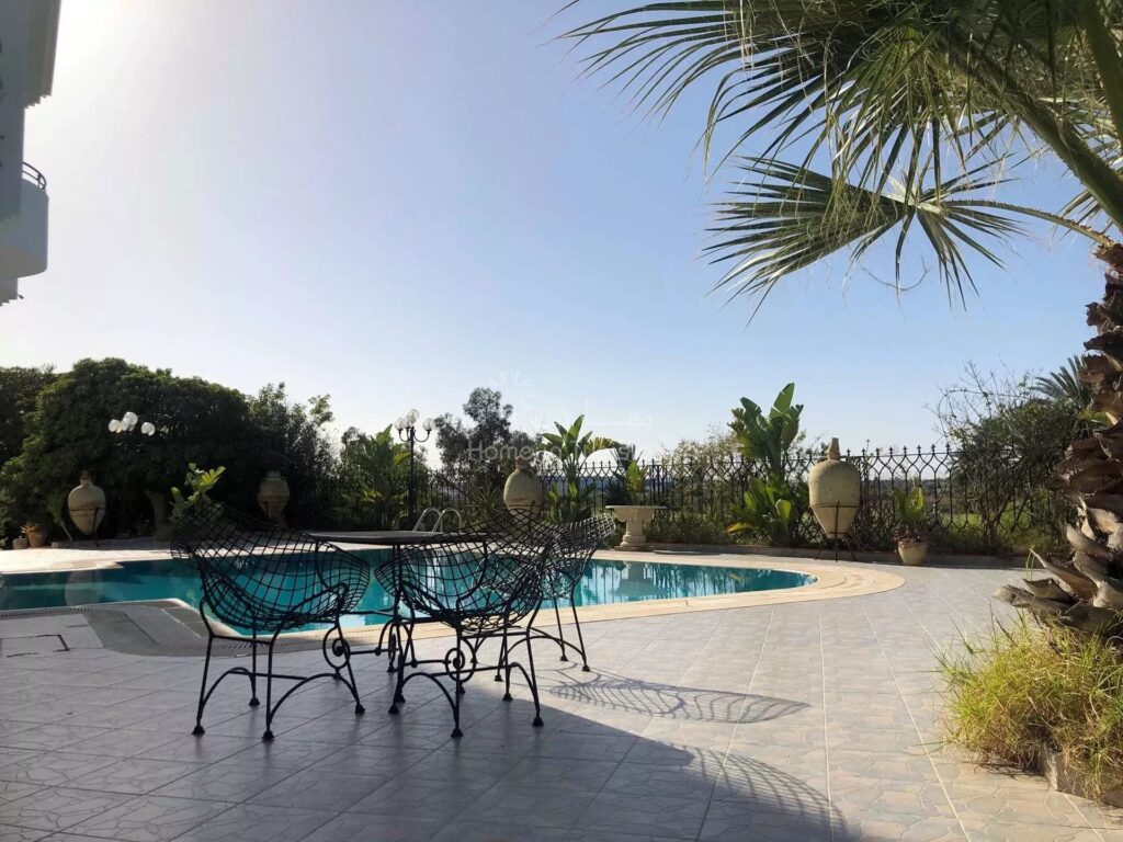 VENTE SUBLIME VILLA À SKANÈS MONASTIR