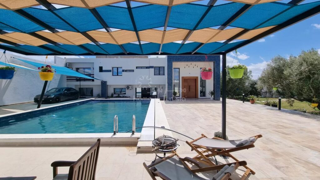 Villa de Luxe avec Piscine à Chott Meriem – Votre Oasis Estivale Attend