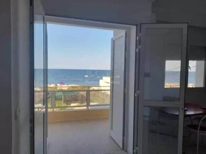 🏖 Magnifique Appartement Pieds dans l’Eau S+2 à Louer 🌊