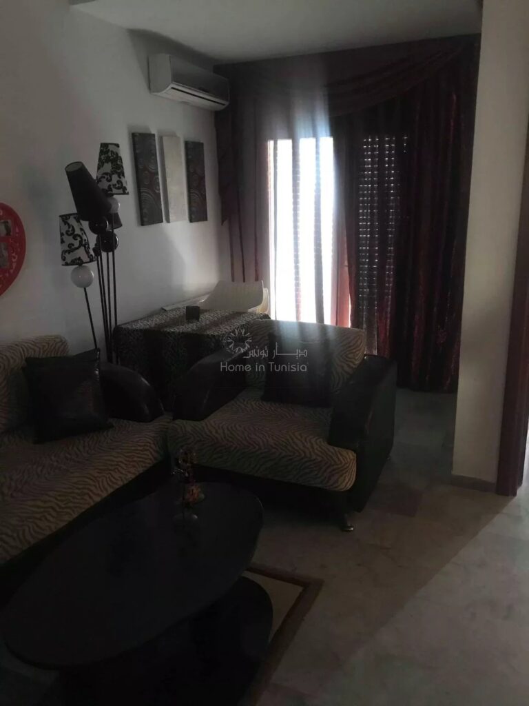 Appartement S+1 Meublé à Louer – Route Touristique, à 200m de la Mer