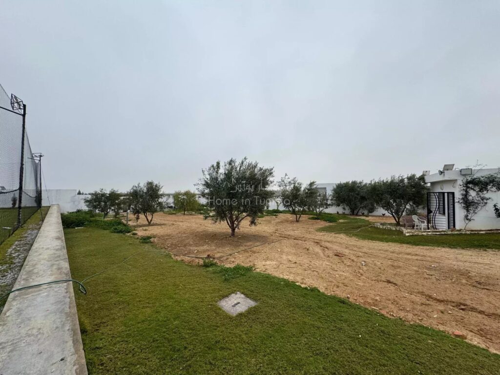 Terrain Agricole de 1050 m² dans un Domaine Privé à Rmila