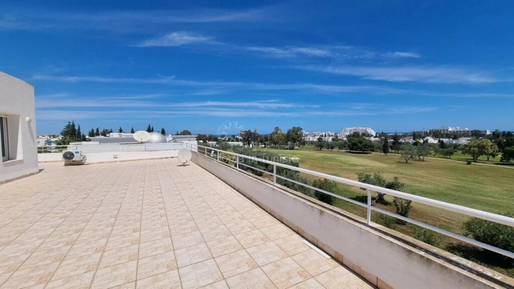 À Louer – Coquet Studio avec Vue sur le Golf à Kantaoui