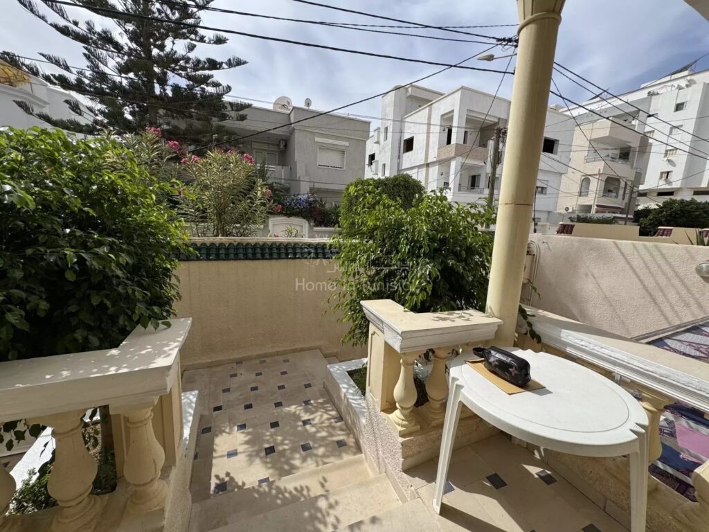 Spacieuse Villa à Vendre : Confort et Tranquillité sur 3 Niveaux (Sahloul, Sousse)