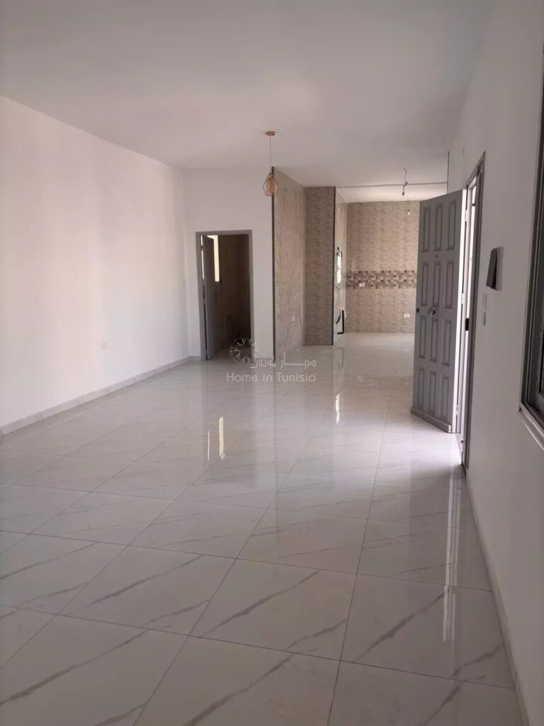 🏡 (شارع النخيل) شقة مجددة للبيع – خزامة، سوسة