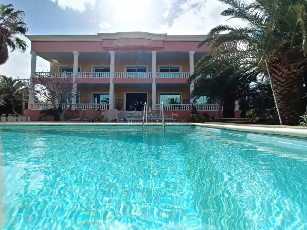 Außergewöhnliches Anwesen zur jährlichen Vermietung: Große und herrliche möblierte Villa auf den Hügeln von El Kalaa Kbira, ideal für ein Bed and Breakfast oder Agrotourismus