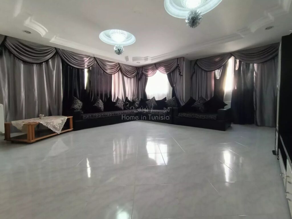 للبيع – طابق واسع من فيلا S+4 في طنطانا