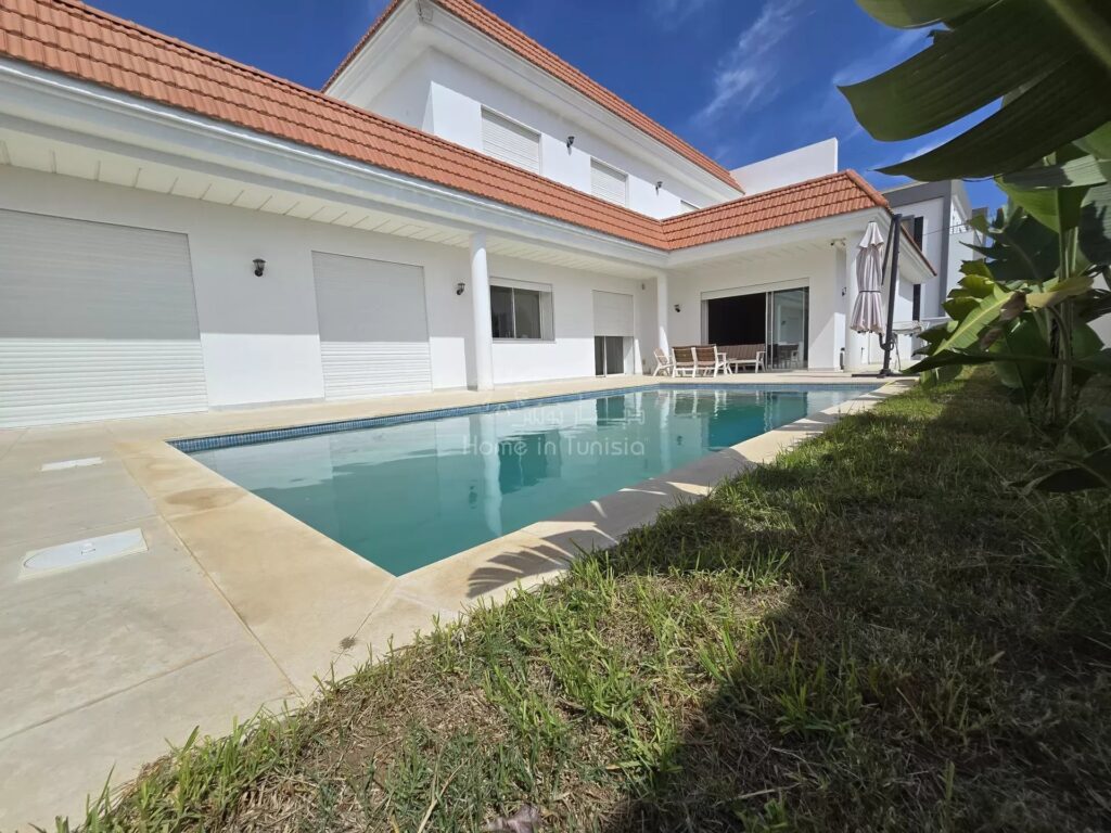Villa de Standing à Chott Meriem – Vue Mer et Piscine Privé