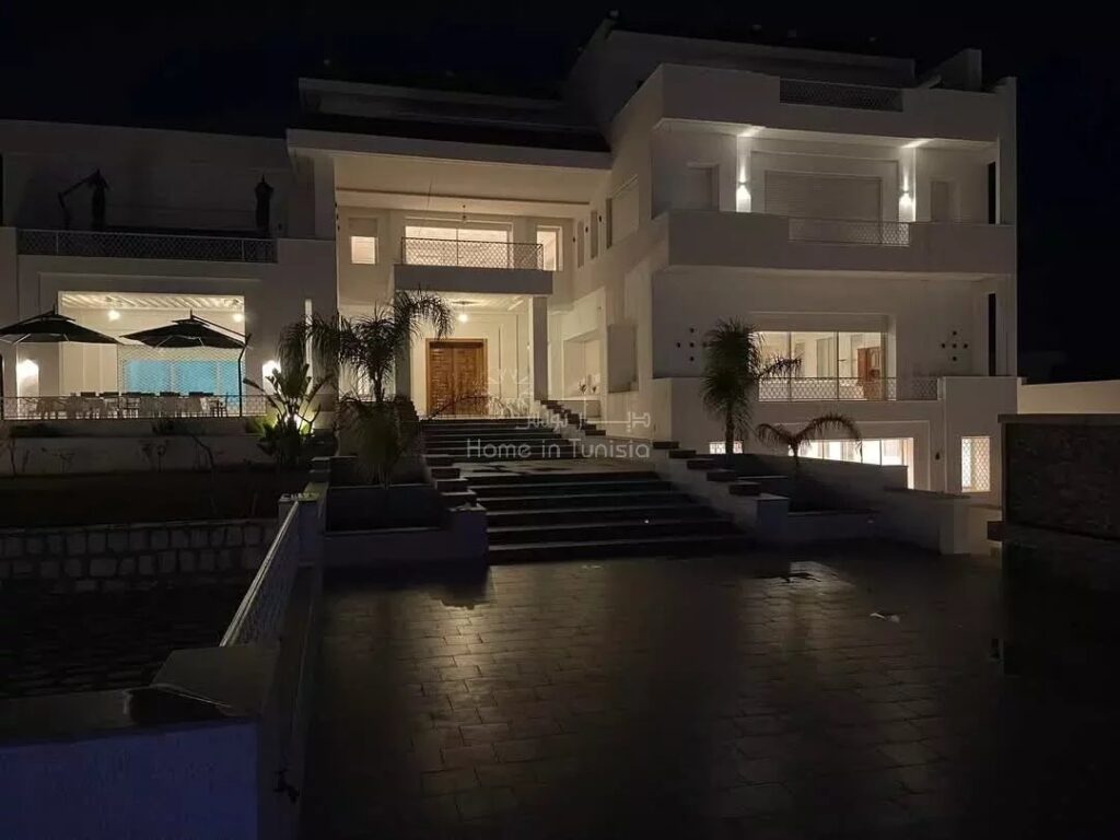 قصر (دار ضيافة) للبيع في شط مريم، سوسة