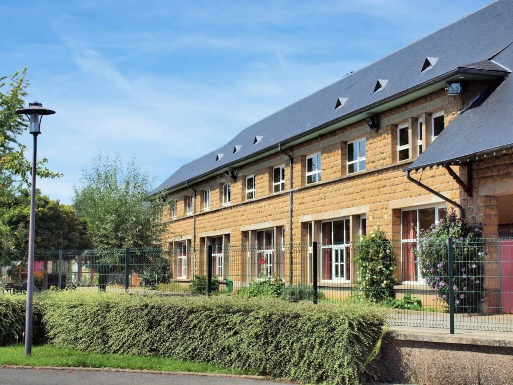 🏫 للبيع: مدرسة دولية خاصة راقية – فرصة استثمارية متميزة في سوسة (عقودة)