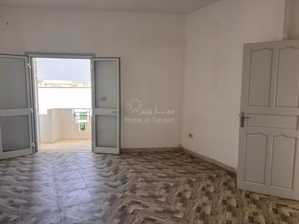 مكتب للإيجار – وسط قلعة الكبير، سوسة