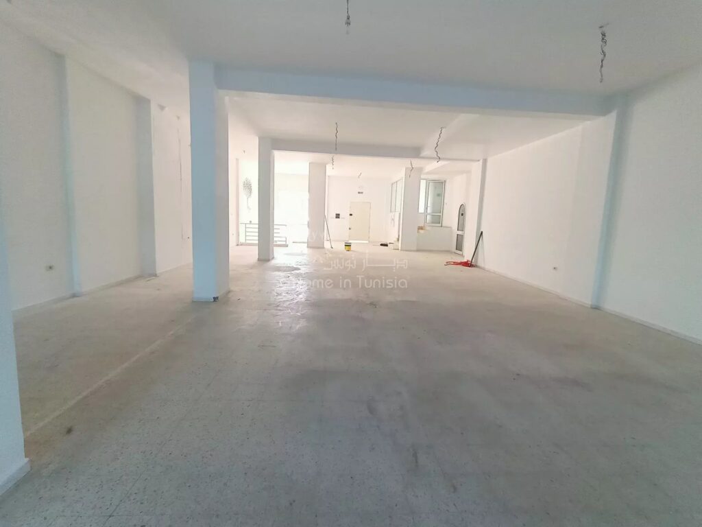 Local commercial sans fond à louer kanatoui