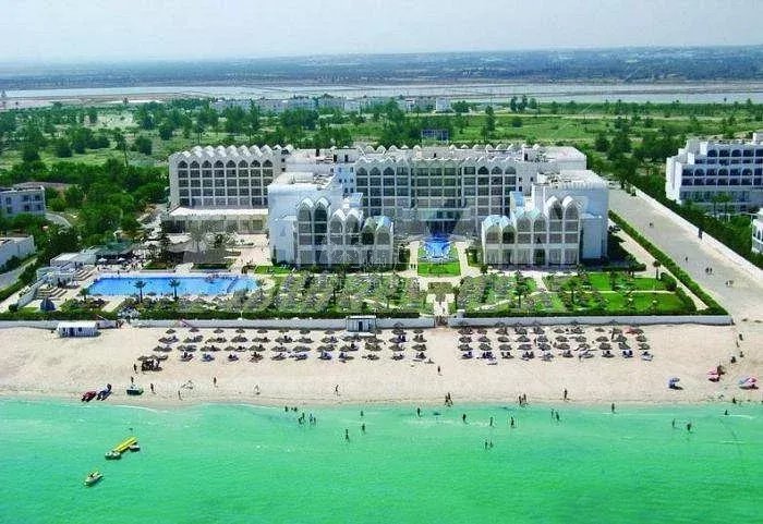 À Vendre : Hôtel 4 Étoiles Prestigieux à Monastir, Tunisie – Opportunité Rare pour Investisseurs