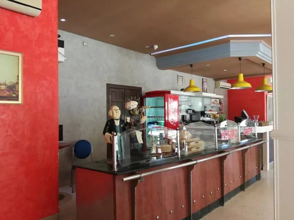 CAFE. RESTO. FONDS ET MUR